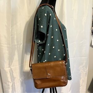 Leather Crossbody Bag in Brown - Classic Everyday Style